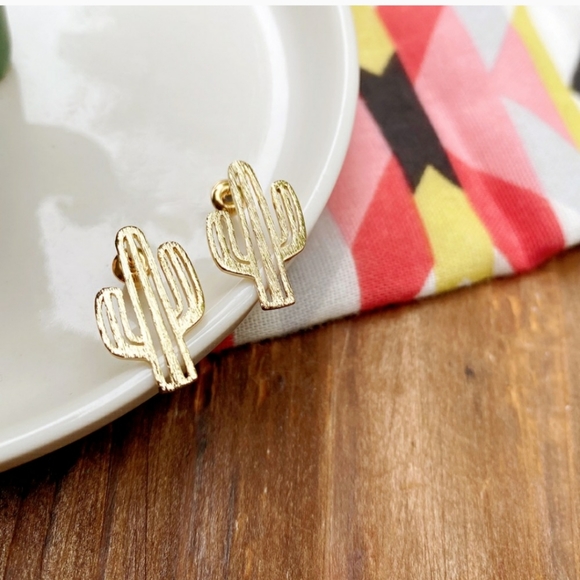 NWOT Adorable Gold Cactus Studs - Picture 2 of 8